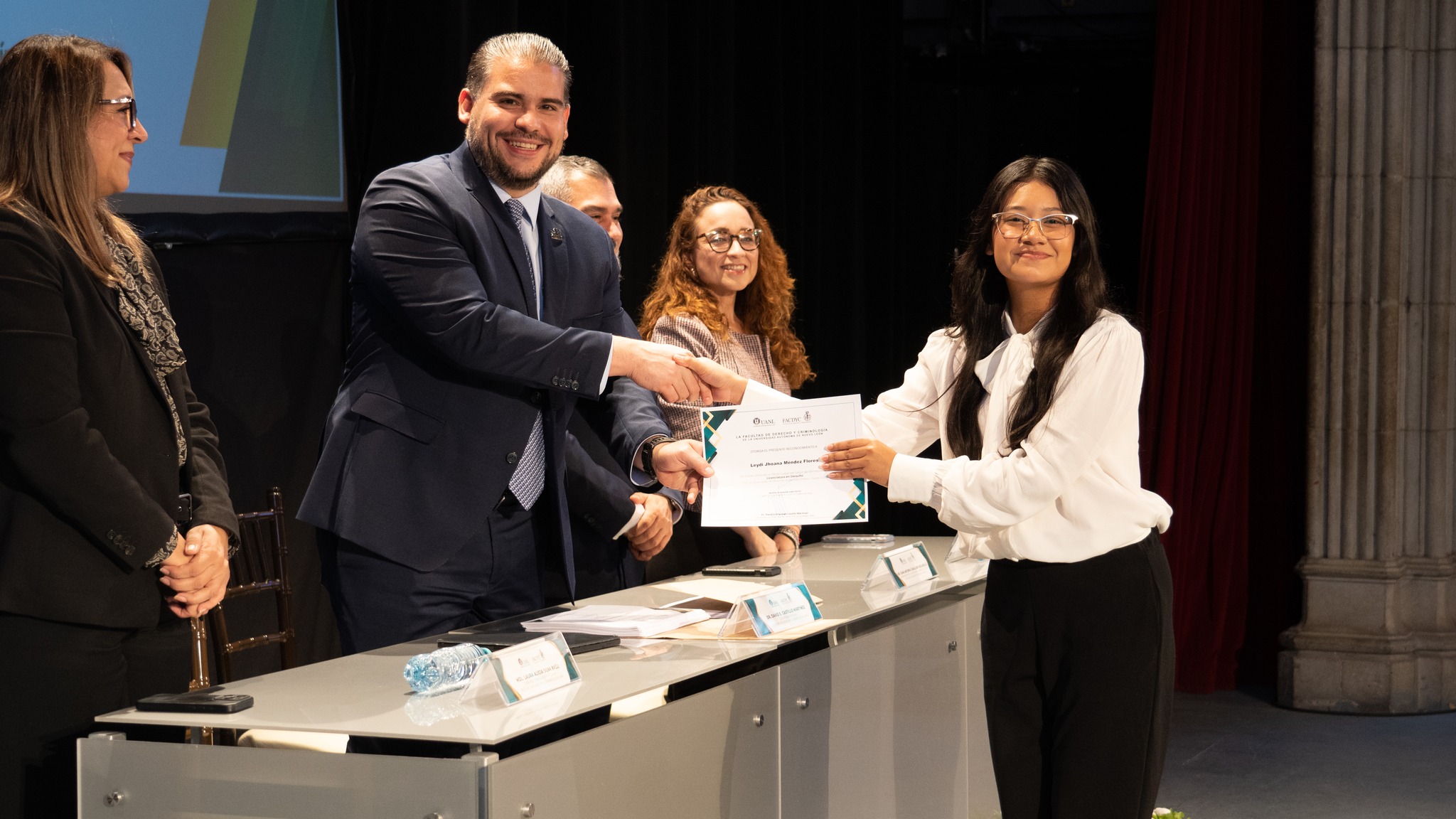 Ceremonia del Cuadro de Honor reconoce la excelencia académica en FACDyC