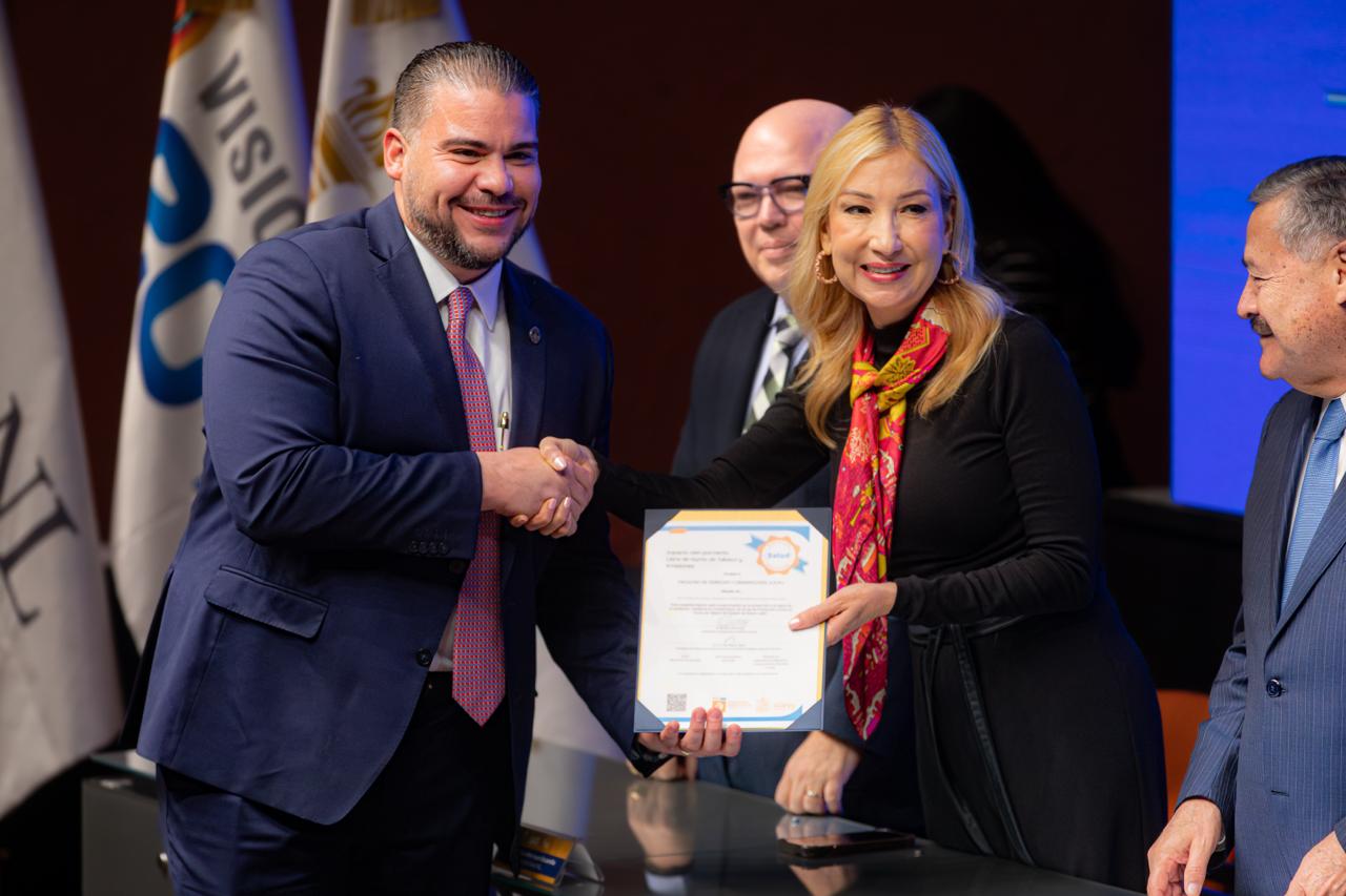 FACDyC recibe Distintivo de Salud